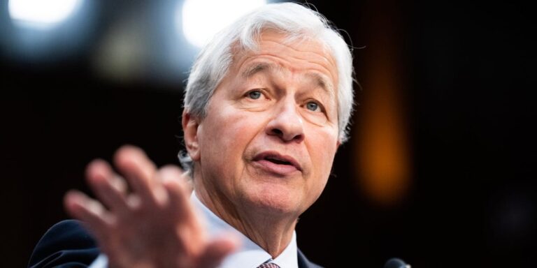 Jamie Dimon Says 'Buffett Rule' Tax Plan for Rich Could Solve US Debt Issues